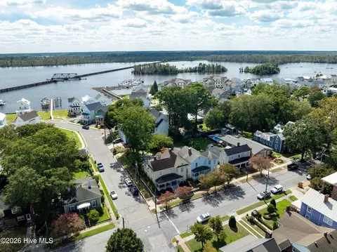 View/Area - 427 E Main St, Washington, NC 27889 photo 3 of 10