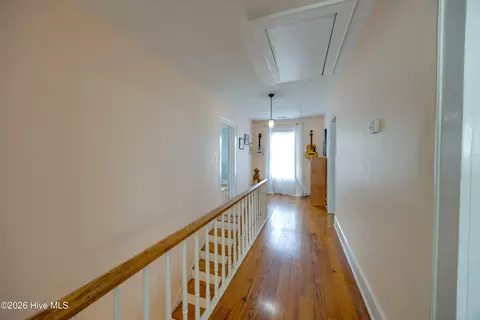 Entry Way - 427 E Main St, Washington, NC 27889 photo 3 of 4