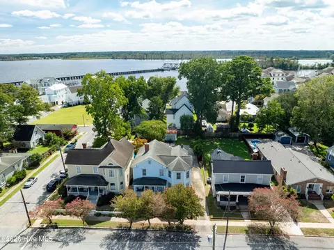 View/Area - 427 E Main St, Washington, NC 27889 photo 2 of 10