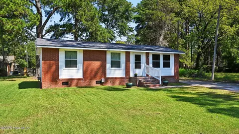 203 Harvey Dr, Greenville, NC 27834