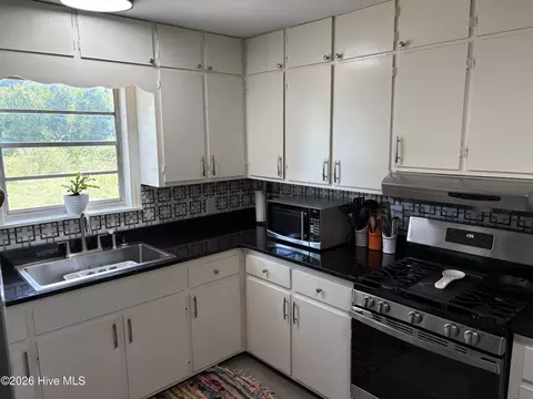 Kitchen - 1902 Gardner St, Augusta, GA 30904 photo 4 of 6