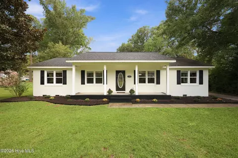 5203 Meadowbrook Dr, Trent Woods, NC 28562