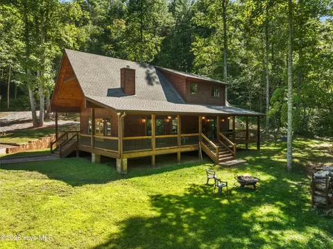 91 Riverview Dr, Robbinsville, NC 28771