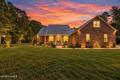1380 Oak Grove Rd, Trenton, NC 28585