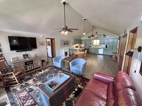 Living - 234 Ashley Ln, Murphy, NC 28906 photo 3 of 4