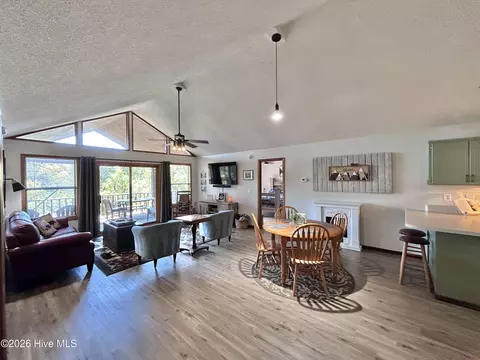 Living - 234 Ashley Ln, Murphy, NC 28906 photo 4 of 4