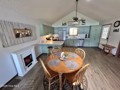 Dining - 234 Ashley Ln, Murphy, NC 28906 photo 3 of 4