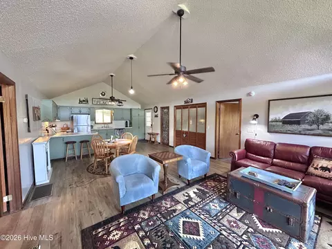 Living - 234 Ashley Ln, Murphy, NC 28906 photo 2 of 4