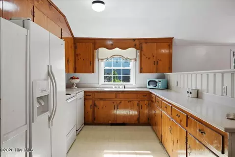 Kitchen - 411 S 3rd St, Smithfield, NC 27577 photo 2 of 5