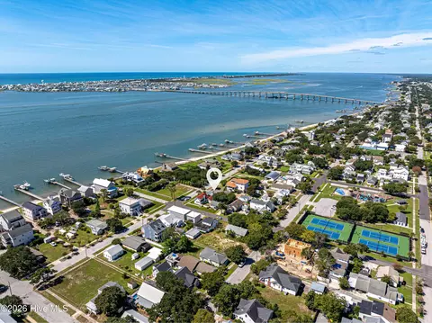 1502 Shackleford St, Morehead City, NC 28557