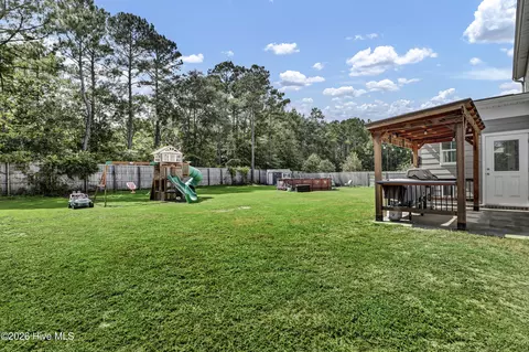 Exterior - 413 Canter Crest Rd, Hampstead, NC 28443 photo 5 of 8