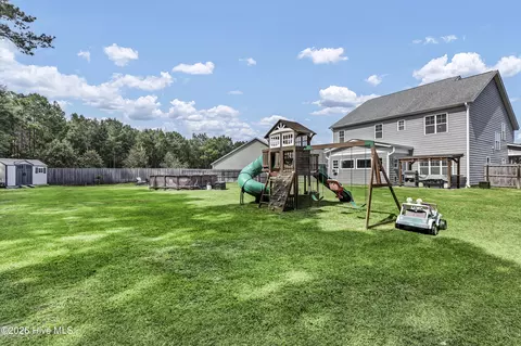 Exterior - 413 Canter Crest Rd, Hampstead, NC 28443 photo 6 of 8
