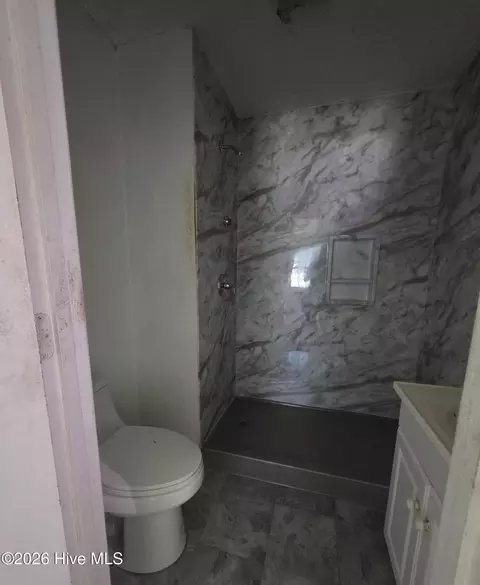Bath - 401 E Howard St, Wrens, GA 30833 photo 2 of 2
