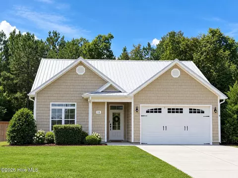 14 E Caribou Ct, Lake Waccamaw, NC 28450