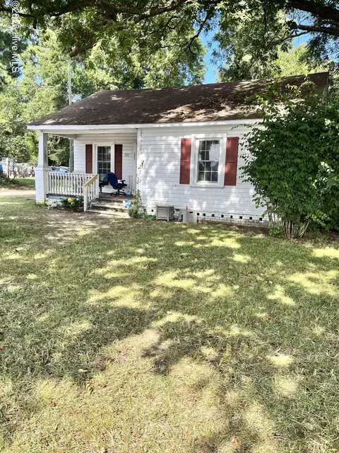 1313 Atkinson St, Laurinburg, NC 28352