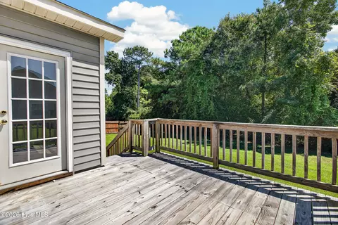Exterior - 405 Peppermint Dr, Hubert, NC 28539 photo 4 of 6