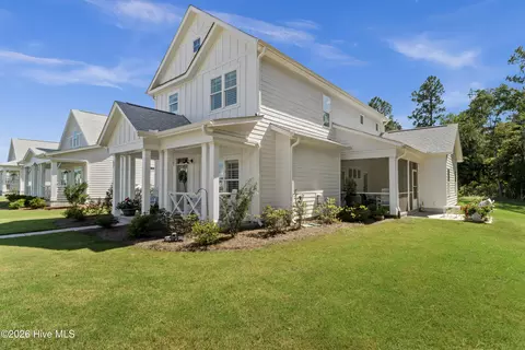Exterior - 51 W Singing Ave, Hampstead, NC 28443 photo 3 of 7