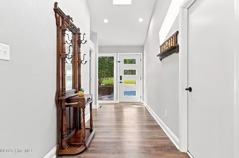 Entry Way - 9 Forest Hills Ln, Pinehurst, NC 28374 photo 2 of 2