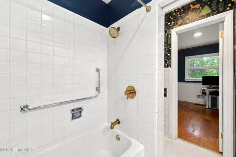 Bath - 402 E Vance St, Williamston, NC 27892 photo 2 of 5