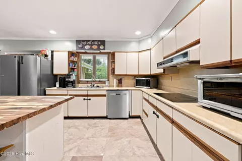Kitchen - 402 E Vance St, Williamston, NC 27892 photo 2 of 3