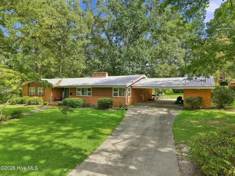 Exterior - 402 E Vance St, Williamston, NC 27892 photo 2 of 7