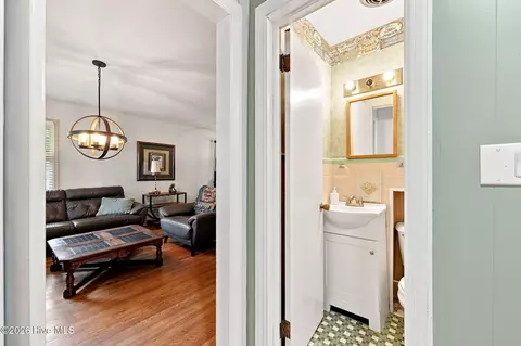 Entry Way - 402 E Vance St, Williamston, NC 27892 photo 4 of 5