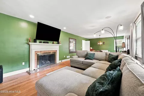 Living - 402 E Vance St, Williamston, NC 27892 photo 1 of 4