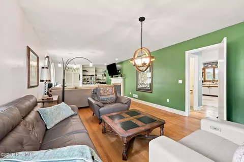 Living - 402 E Vance St, Williamston, NC 27892 photo 4 of 4