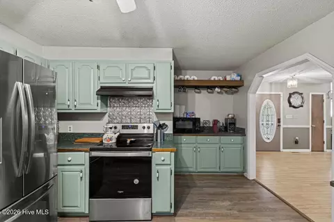 Kitchen - 509 Maize Ct, Hubert, NC 28539 photo 2 of 2