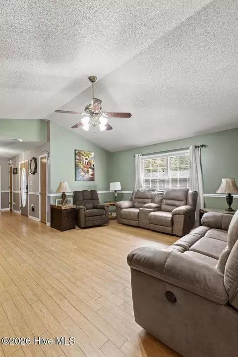 Living - 509 Maize Ct, Hubert, NC 28539 photo 2 of 4