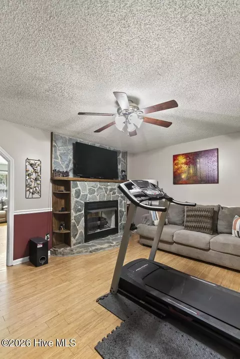 Living - 509 Maize Ct, Hubert, NC 28539 photo 4 of 4