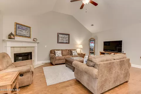 Living - 207 Torrey Pine Trl, Evans, GA 30809 photo 2 of 3