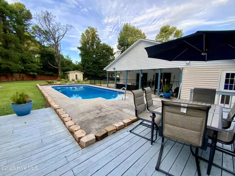 Exterior - 102 Donna Ct, Hubert, NC 28539 photo 4 of 10