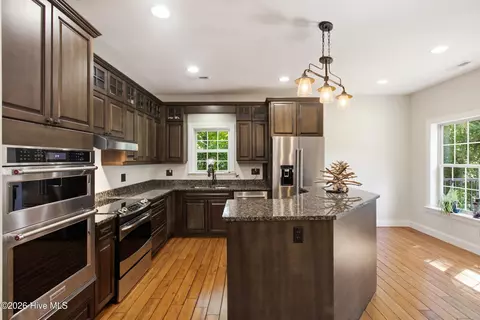 Kitchen - 129 Deepwater Dr, Stella, NC 28582 photo 6 of 8