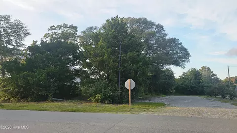 408 E Yacht Dr, Oak Island, NC 28465