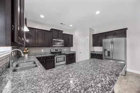 Kitchen - 310 Bear Run, Jacksonville, NC 28540 photo 2 of 2