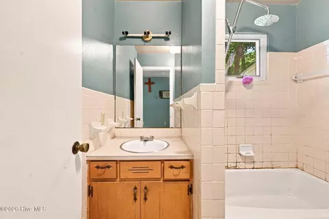 Bath - 159 Cherry St, Murphy, NC 28906 photo 1 of 5
