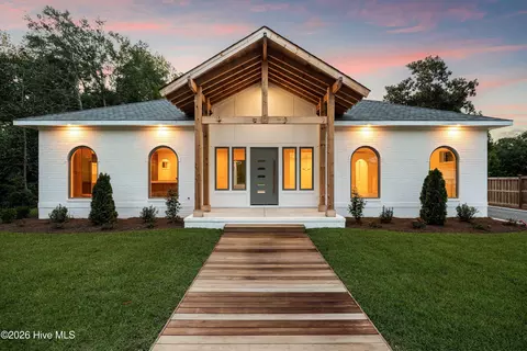 1904 Middle Sound Loop Rd, Wilmington, NC 28411