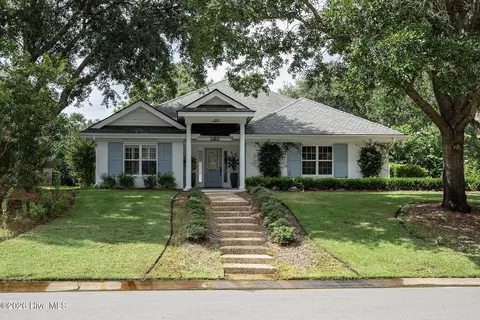 800 Fox Ridge Ln, Wilmington, NC 28405