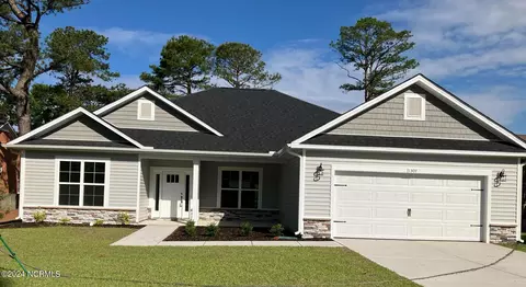1501 Caracara Dr, New Bern, NC 28560