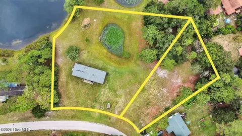877 Cambridge Rd, Southport, NC 28461