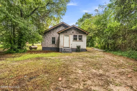 Exterior - 309 Pine St, Hamlet, NC 28345 photo 3 of 5