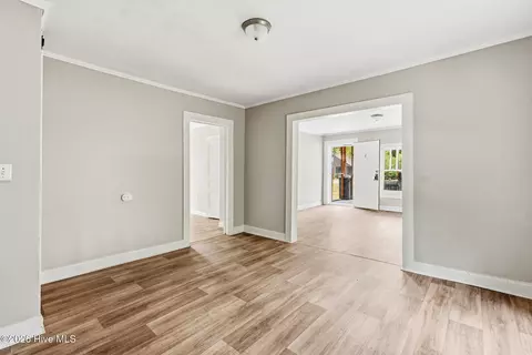 Living - 309 Pine St, Hamlet, NC 28345 photo 5 of 6