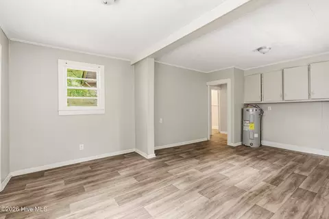 Living - 309 Pine St, Hamlet, NC 28345 photo 6 of 6