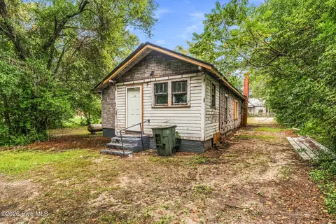 Exterior - 309 Pine St, Hamlet, NC 28345 photo 4 of 5