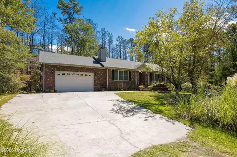 157 Jones Gut Dr, Beaufort, NC 28516