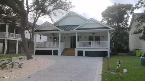 110 NE 27th St, Oak Island, NC 28465