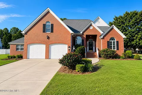 1308 Steeplechase Dr, Grimesland, NC 27837