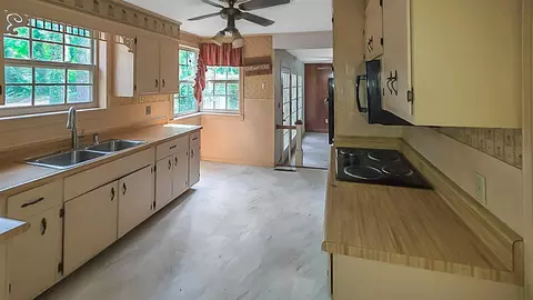 Kitchen - 819 Hillcrest Dr, Thomson, GA 30824 photo 5 of 5