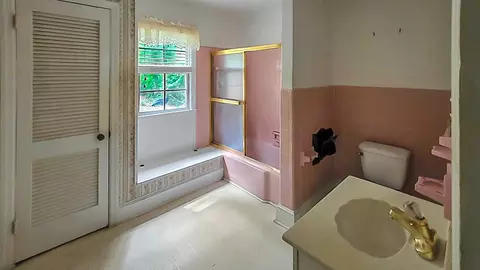 Bath - 819 Hillcrest Dr, Thomson, GA 30824 photo 1 of 5